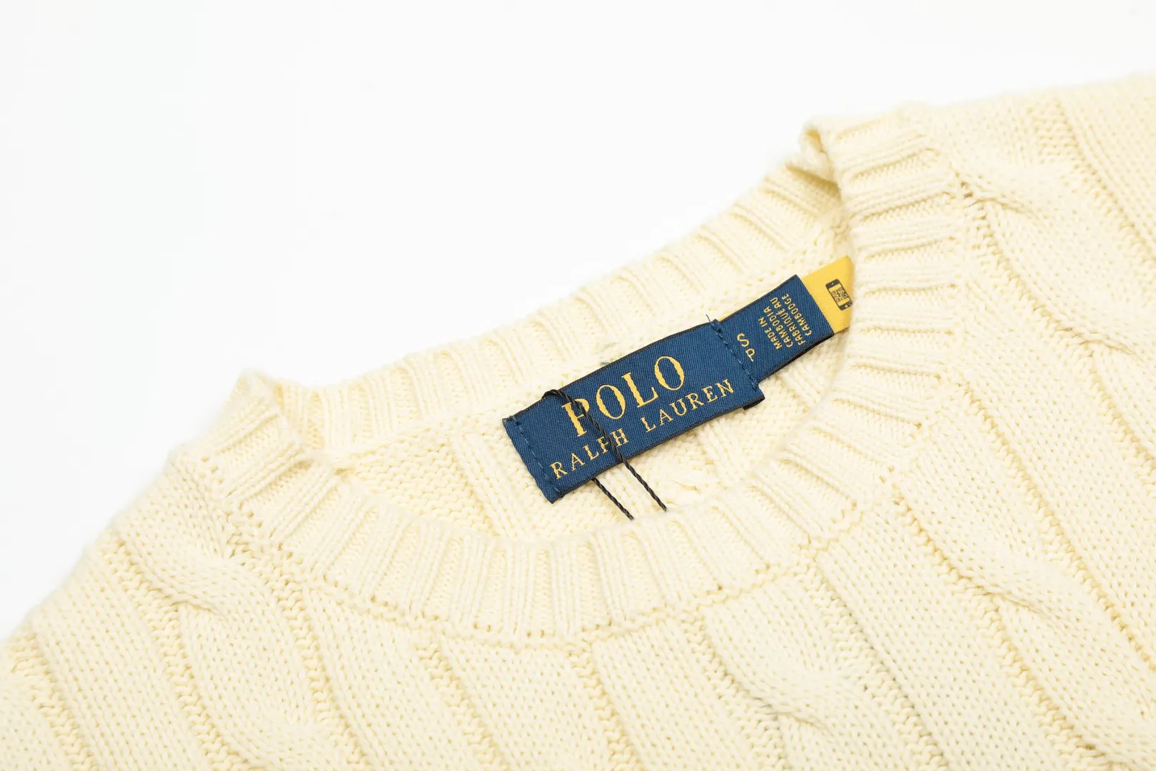 P154 💰 "Top quality" Style number: DS222# (not off the shelves all year round) [Ralph Lauren round neck pocket style solid color pony embroidered logo knitted short sleeves] ✅Ralph Lauren Ralph Lauren classic basic pocket all-match style goddess knitted short sleeves for all seasons ✅Main supplier platform live broadcast Wholesale entity Replenish when out of stock Not off the shelf ✅ZP quality 1:1 version Scan the code to enter the GF website Counter quality ✅Details and quality are the only one in Guangzhou. Imported quality cotton yarn, focusing on high-end, cost-effective, good quality needless to say. ✅The version is restored to the original order. The maximum size can be worn up to 160 pounds. Loose, comfortable and stress-free. ✅The upper body is simple and easy to match. A must-have for goddess ootd. Good-looking clothes are never picky. A must-have in the goddess’ wardrobe. Size: S-XL. Color: White, almond, purple, orange, gray, yellow, black, khaki, pink, navy, rose, green. Chinese red olive green light blue white label light blue blue label